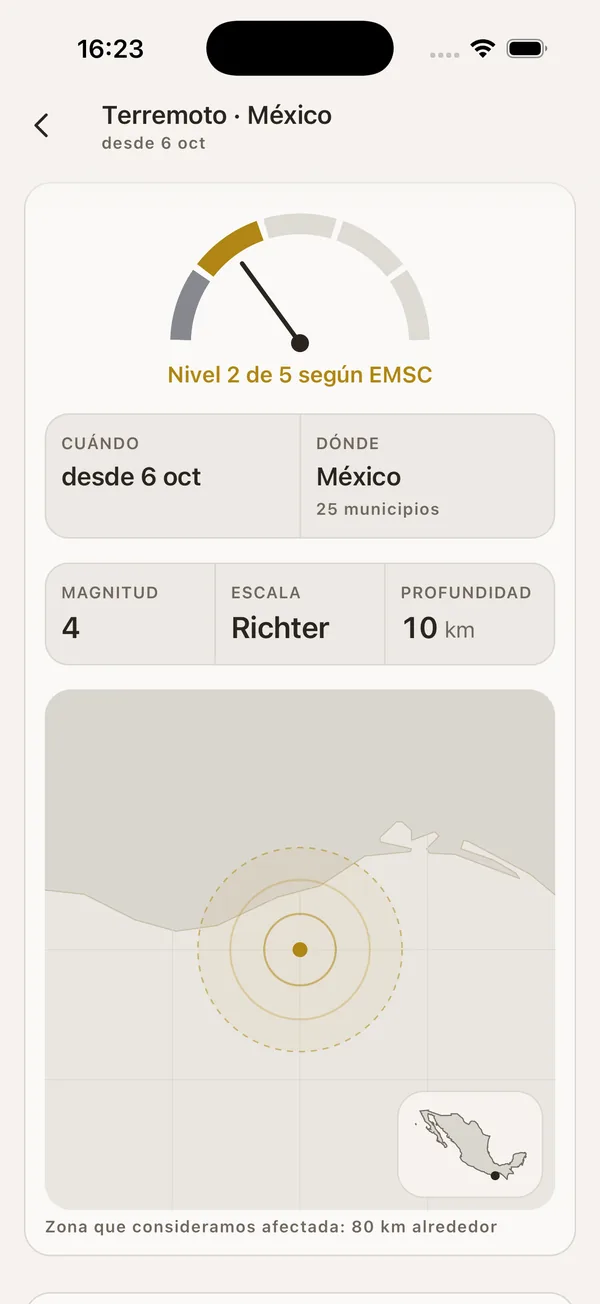 Captura de la app de SonarMap: la ficha de un terremoto en México, de nivel 2 de 5 según EMSC, con su fecha, los 25 municipios afectados, magnitud 4, profundidad 10 km y el mapa del epicentro